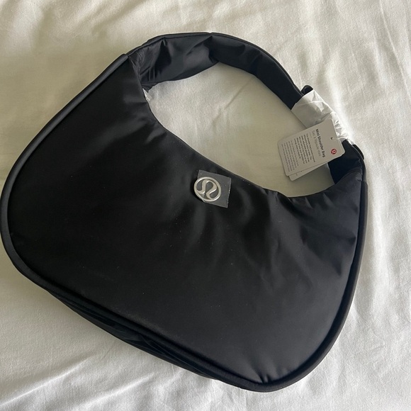 lululemon athletica Handbags - 🆕🖤 LAST ONE OG Lululemon Mini Shoulder Bag 4L - Black